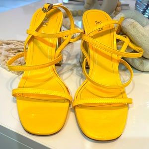 Zara yellow heels 👠